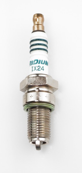 Denso Iridium Power Zündkerze IX24 passend für Aprilia Moto 6.5 (Bj 95-02)